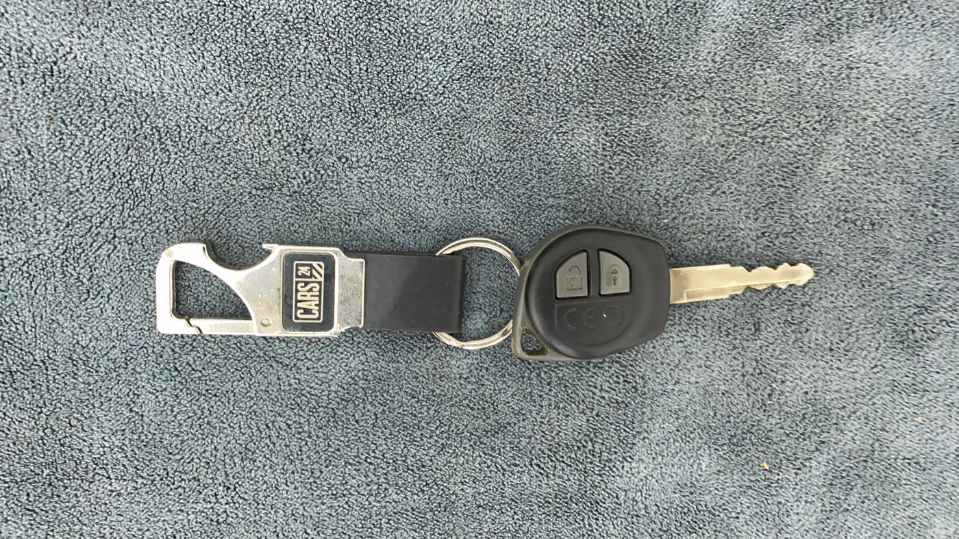 2017 Maruti Dzire VXI AMT, Petrol, Automatic, 42,759 km, Key Close Up