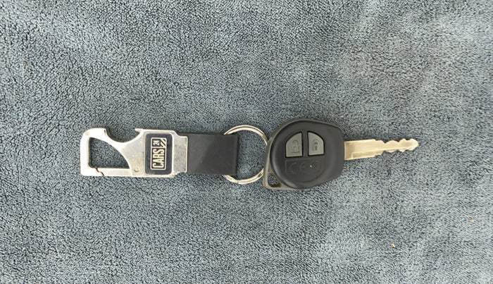 2017 Maruti Dzire VXI AMT, Petrol, Automatic, 42,759 km, Key Close Up