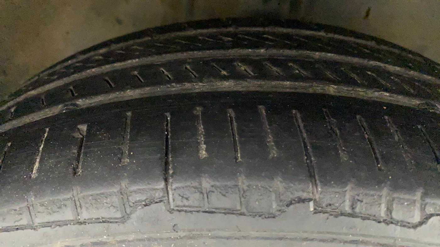2015 Toyota Etios CROSS 1.2 G, Petrol, Manual, 1,01,154 km, Right Front Tyre Tread