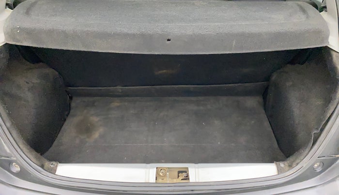 2015 Toyota Etios CROSS 1.2 G, Petrol, Manual, 1,01,154 km, Boot Inside