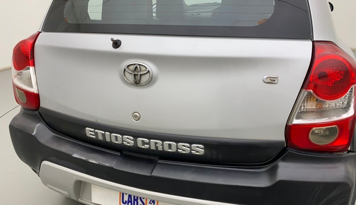 2015 Toyota Etios CROSS 1.2 G, Petrol, Manual, 1,01,154 km, Dicky (Boot door) - Minor scratches