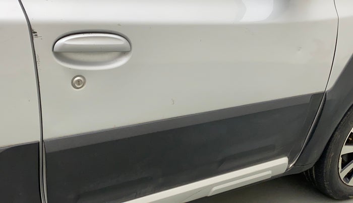 2015 Toyota Etios CROSS 1.2 G, Petrol, Manual, 1,01,154 km, Driver-side door - Minor scratches