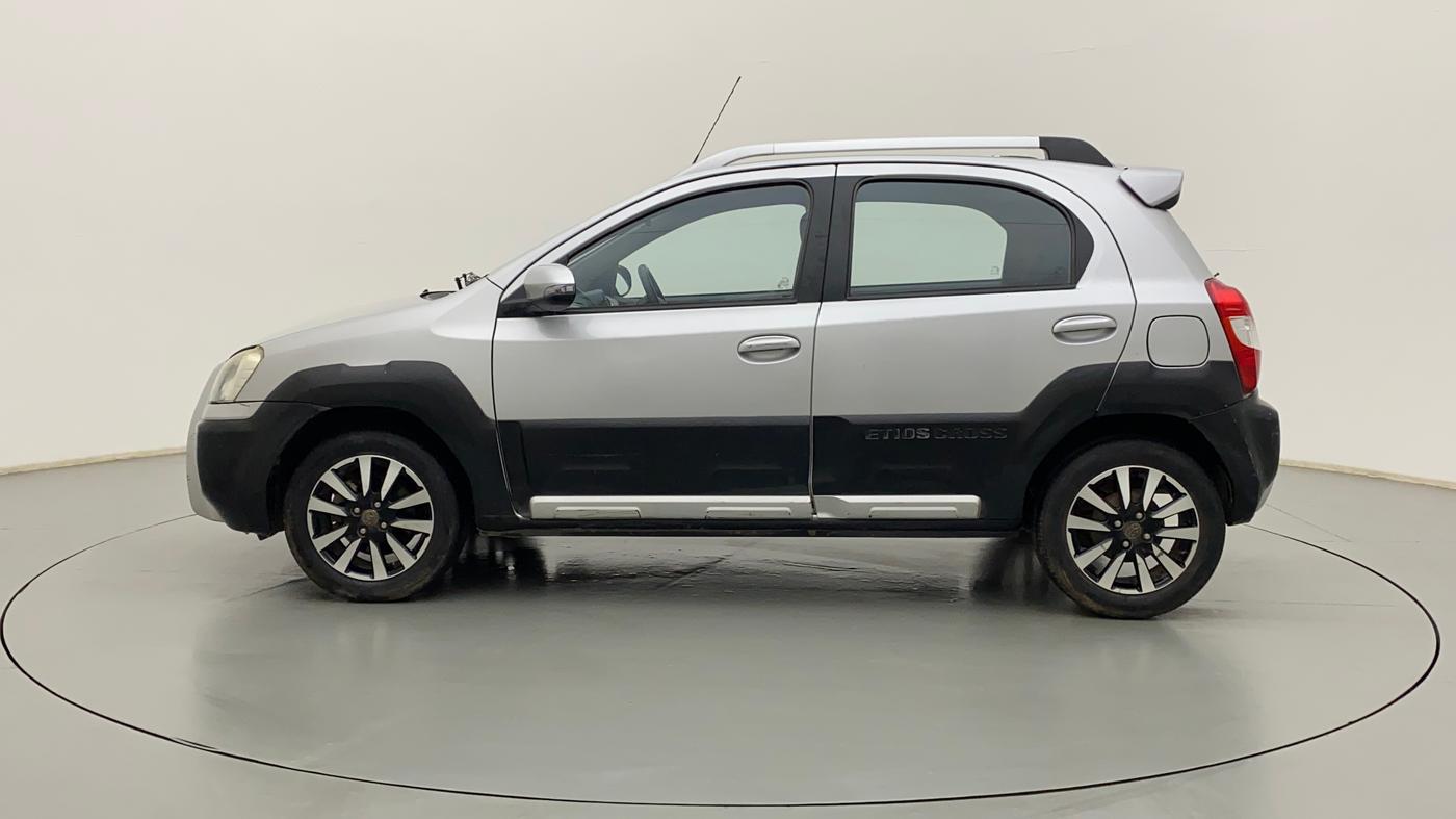 2015 Toyota Etios CROSS 1.2 G, Petrol, Manual, 1,01,154 km, Left Side