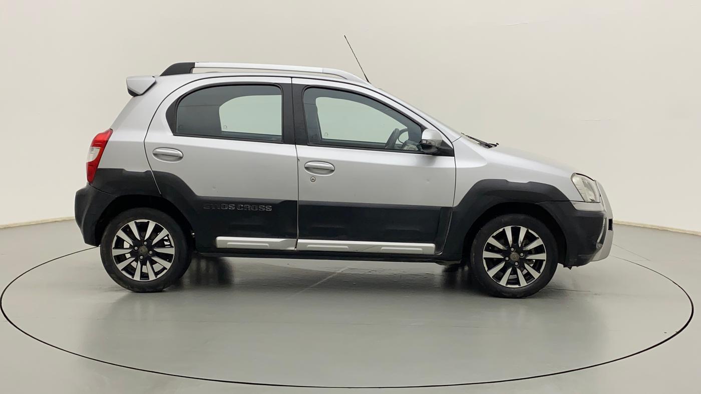2015 Toyota Etios CROSS 1.2 G, Petrol, Manual, 1,01,154 km, Right Side View