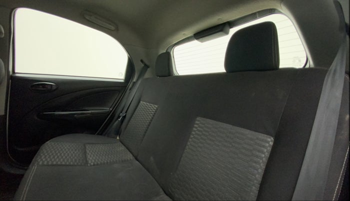 2015 Toyota Etios CROSS 1.2 G, Petrol, Manual, 1,01,154 km, Right Side Rear Door Cabin