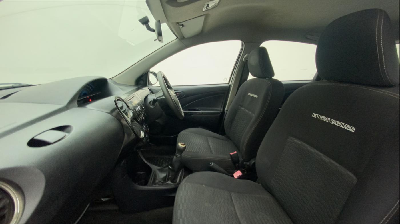 2015 Toyota Etios CROSS 1.2 G, Petrol, Manual, 1,01,154 km, Right Side Front Door Cabin