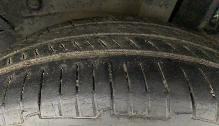 2015 Toyota Etios CROSS 1.2 G, Petrol, Manual, 1,01,154 km, Left Rear Tyre Tread