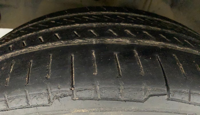 2015 Toyota Etios CROSS 1.2 G, Petrol, Manual, 1,01,154 km, Left Front Tyre Tread