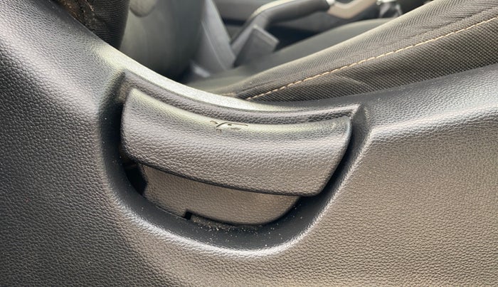 2017 Hyundai Creta E PLUS 1.6 PETROL, Petrol, Manual, 42,507 km, Driver Side Adjustment Panel