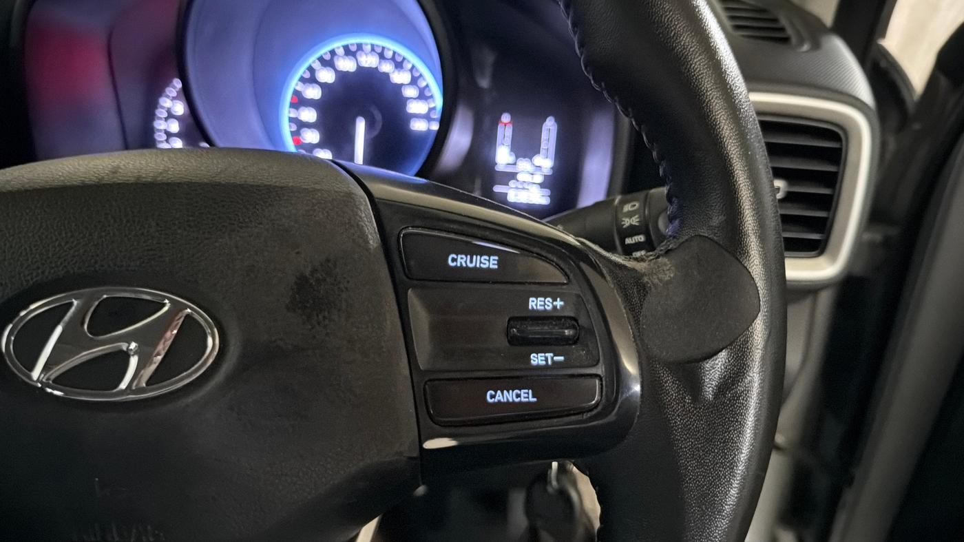 2020 Hyundai VENUE SX 1.0 TURBO, Petrol, Manual, 63,827 km, Adaptive Cruise Control