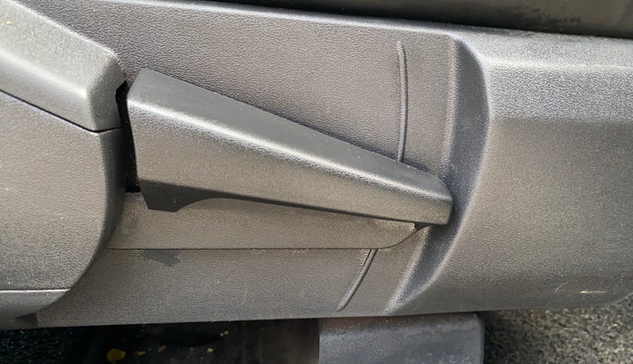 2023 Nissan MAGNITE XV MT, Petrol, Manual, 32,256 km, Driver Side Adjustment Panel