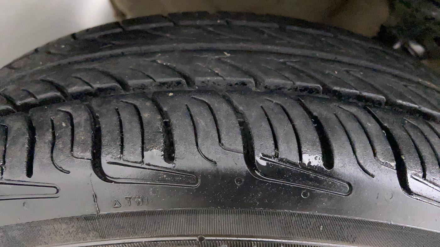 2011 Maruti Wagon R 1.0 VXI, Petrol, Manual, 86,708 km, Left Rear Tyre Tread