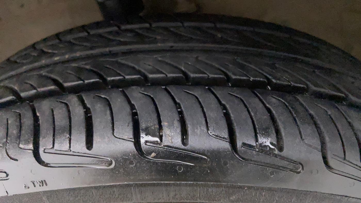 2011 Maruti Wagon R 1.0 VXI, Petrol, Manual, 86,708 km, Right Front Tyre Tread