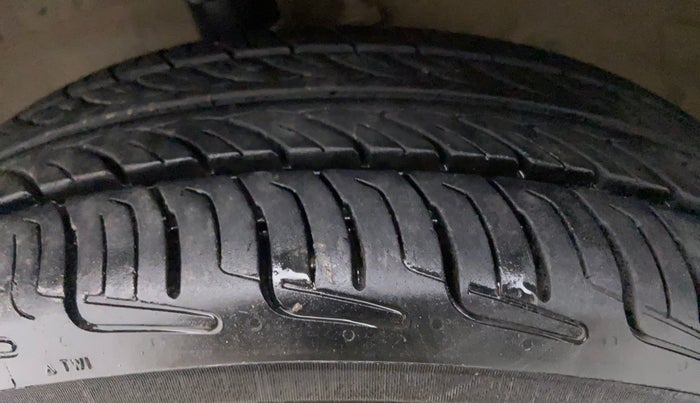 2011 Maruti Wagon R 1.0 VXI, Petrol, Manual, 86,708 km, Right Front Tyre Tread