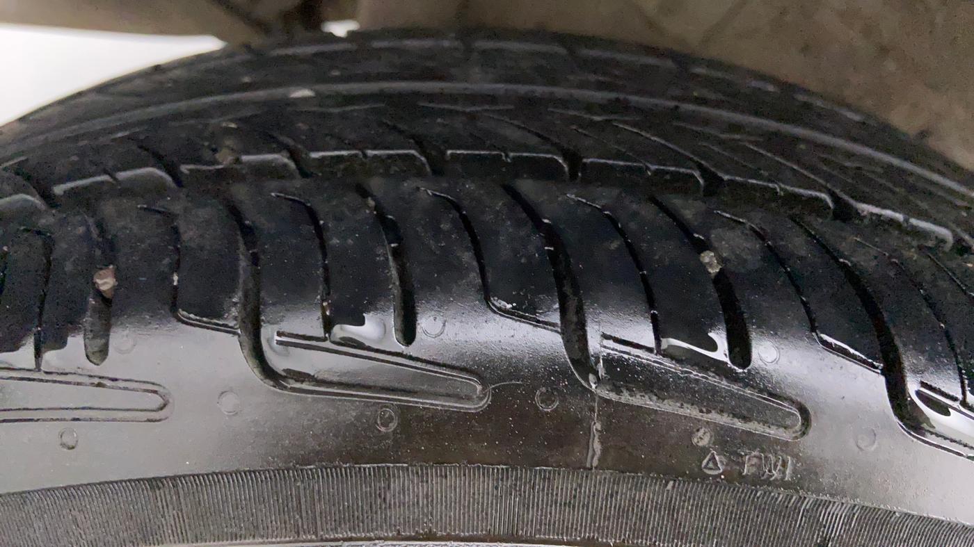 2011 Maruti Wagon R 1.0 VXI, Petrol, Manual, 86,708 km, Right Rear Tyre Tread