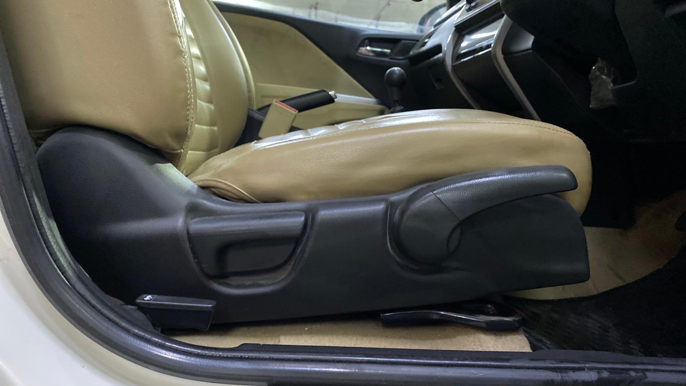 2016 Honda City 1.5L I-VTEC V MT, Petrol, Manual, 43,173 km, Driver Side Adjustment Panel