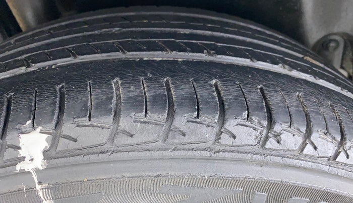 2014 Maruti Swift ZXI D, Petrol, Manual, 57,089 km, Right Rear Tyre Tread
