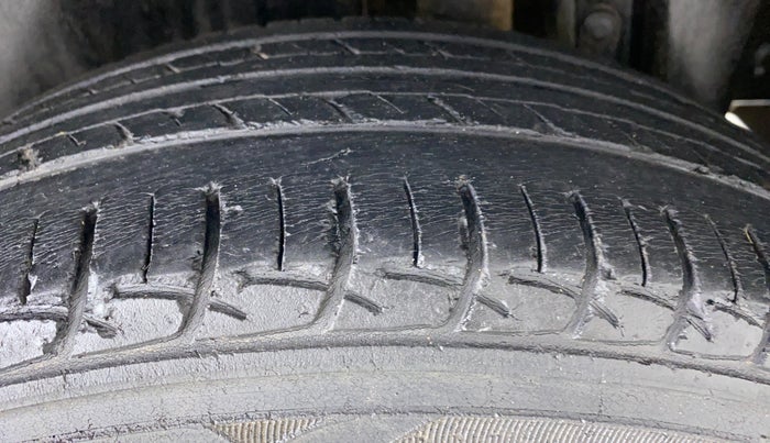 2014 Maruti Swift ZXI D, Petrol, Manual, 57,089 km, Left Rear Tyre Tread