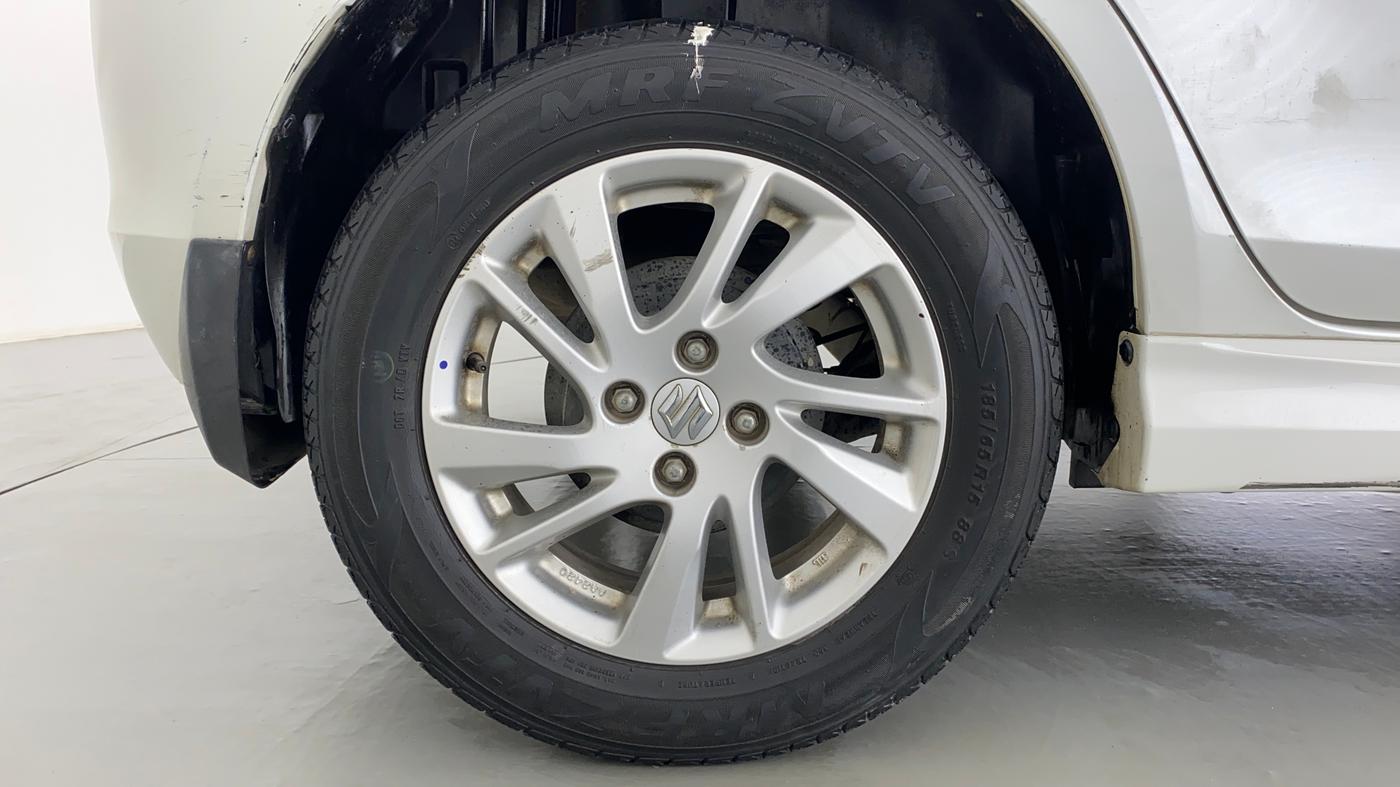 2014 Maruti Swift ZXI D, Petrol, Manual, 57,089 km, Right Rear Wheel