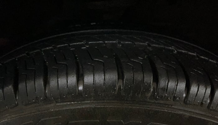 2014 Maruti Wagon R 1.0 VXI, Petrol, Manual, 54,129 km, Right Front Tyre Tread