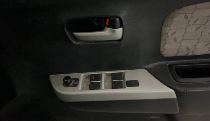 2014 Maruti Wagon R 1.0 VXI, Petrol, Manual, 54,129 km, Driver Side Door Panels Control