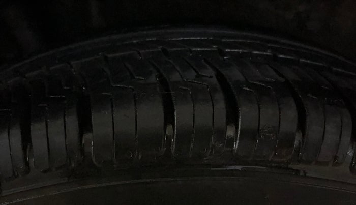 2014 Maruti Wagon R 1.0 VXI, Petrol, Manual, 54,129 km, Right Rear Tyre Tread