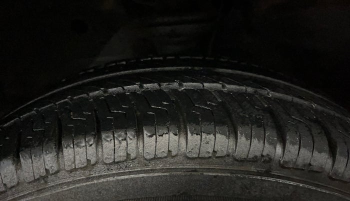 2014 Maruti Wagon R 1.0 VXI, Petrol, Manual, 54,129 km, Left Front Tyre Tread