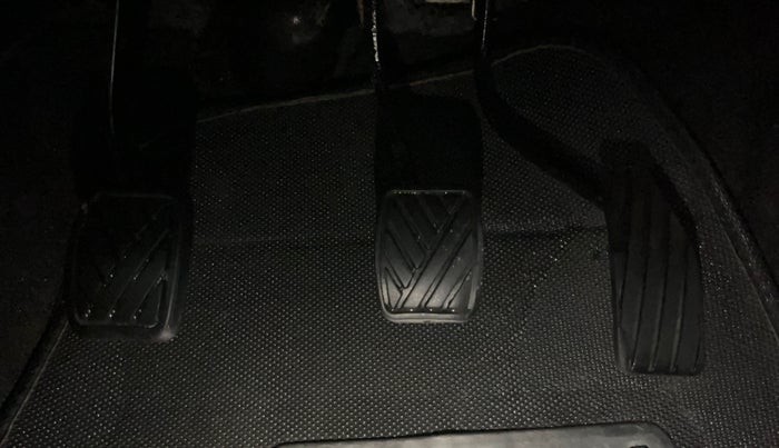 2014 Maruti Wagon R 1.0 VXI, Petrol, Manual, 54,129 km, Pedals