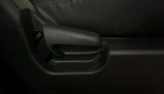 2014 Maruti Wagon R 1.0 VXI, Petrol, Manual, 54,129 km, Driver Side Adjustment Panel