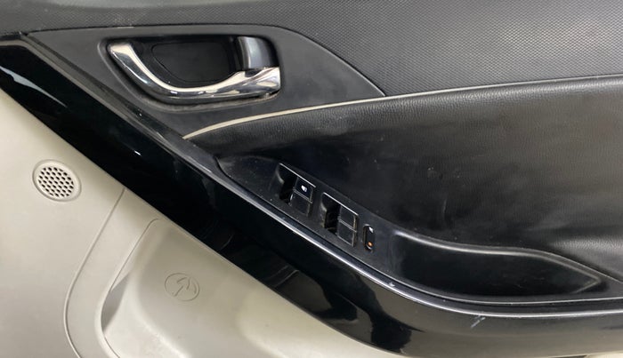 2022 Tata NEXON XZA PLUS DIESEL, Diesel, Automatic, 62,167 km, Driver Side Door Panels Control