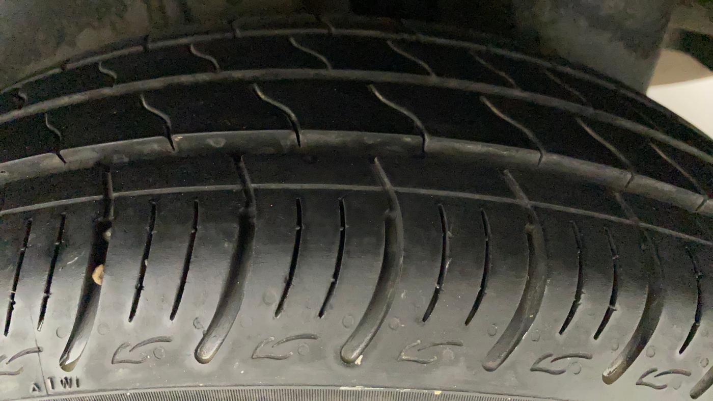 2016 Maruti Ciaz ZXI, Petrol, Manual, 1,07,298 km, Left Rear Tyre Tread