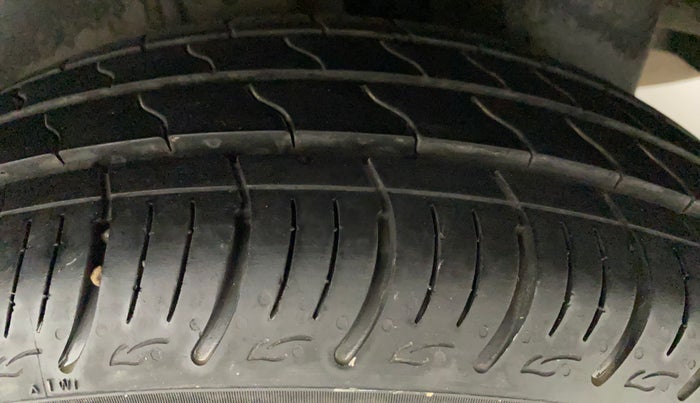 2016 Maruti Ciaz ZXI, Petrol, Manual, 1,07,298 km, Left Rear Tyre Tread
