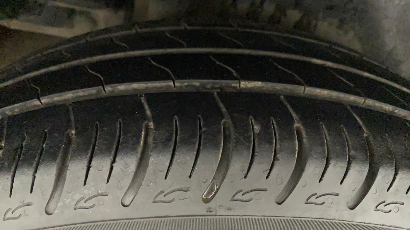 2016 Maruti Ciaz ZXI, Petrol, Manual, 1,07,298 km, Right Rear Tyre Tread