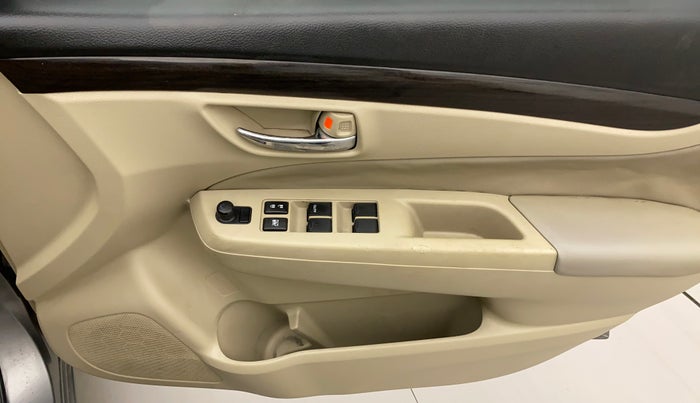 2016 Maruti Ciaz ZXI, Petrol, Manual, 1,07,298 km, Driver Side Door Panels Control