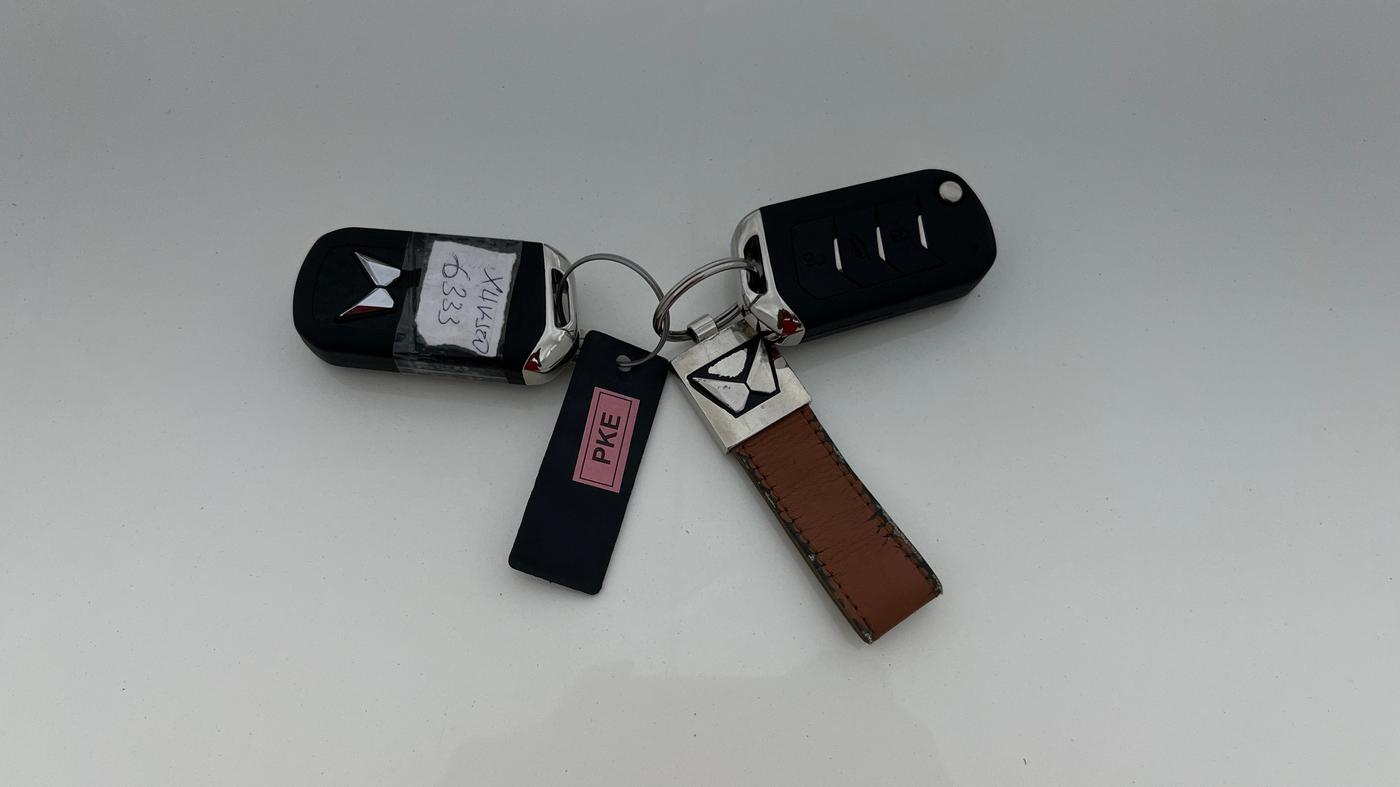 2023 Mahindra XUV300 W8 (O) 1.2 PETROL AMT, Petrol, Automatic, 44,587 km, Key Close Up