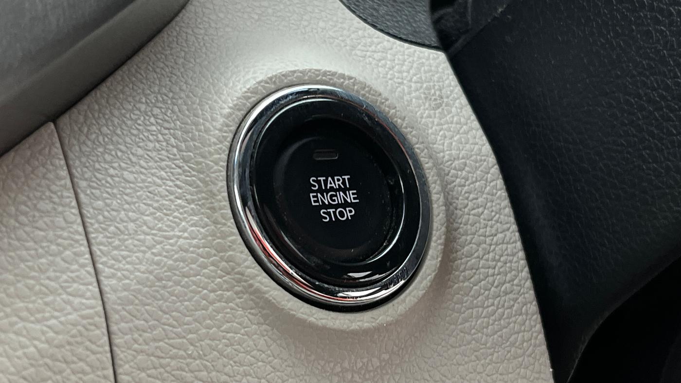 2023 Mahindra XUV300 W8 (O) 1.2 PETROL AMT, Petrol, Automatic, 44,587 km, Keyless Start/ Stop Button