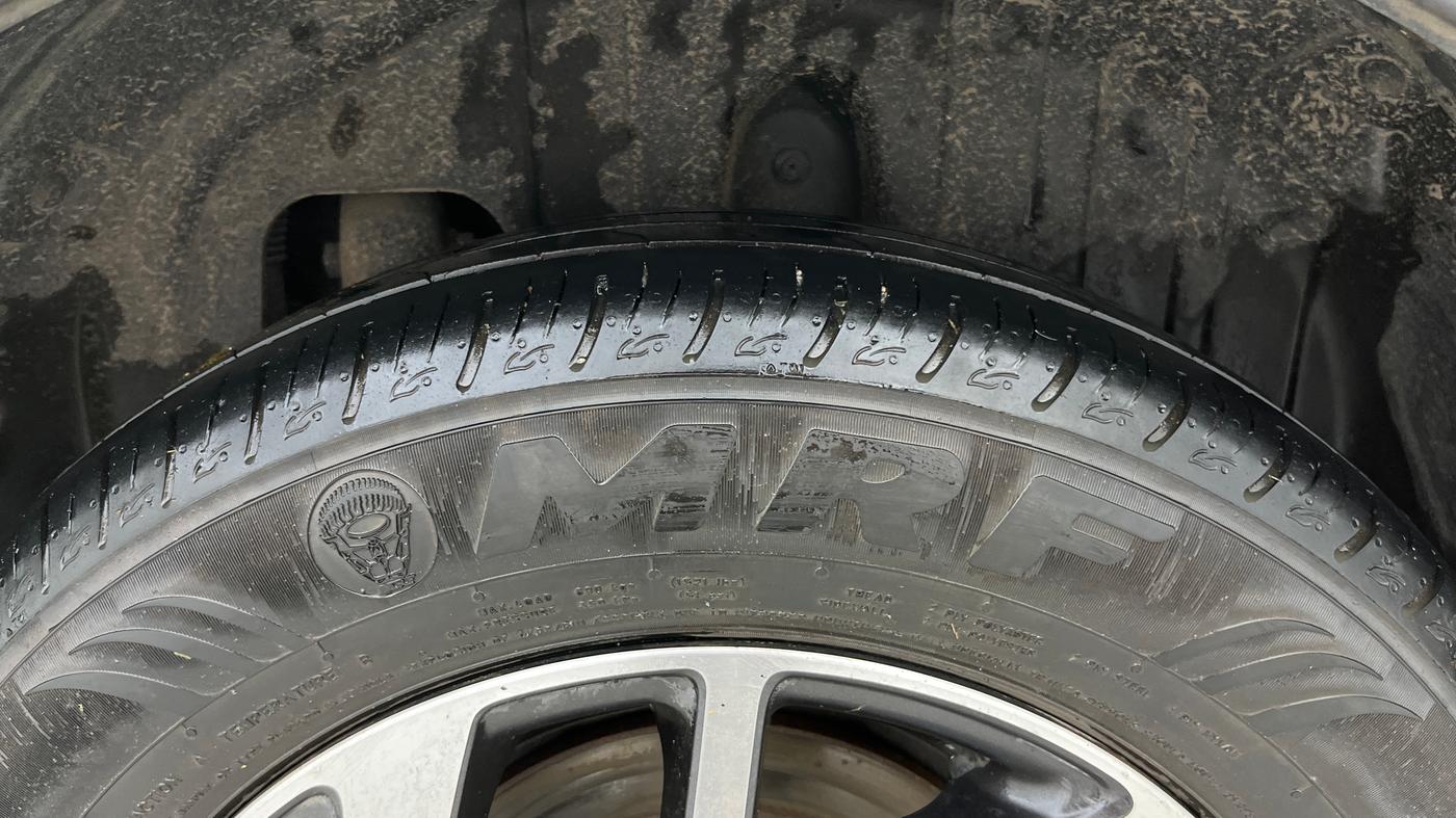2023 Mahindra XUV300 W8 (O) 1.2 PETROL AMT, Petrol, Automatic, 44,587 km, Left Rear Tyre Tread