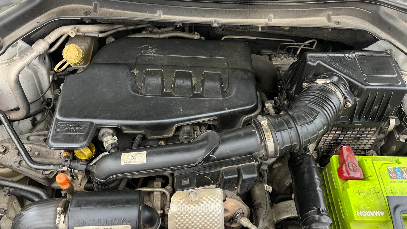 2023 Mahindra XUV300 W8 (O) 1.2 PETROL AMT, Petrol, Automatic, 44,587 km, Engine View