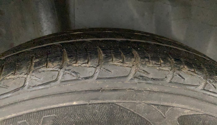 2017 Honda Amaze 1.2L I-VTEC S, Petrol, Manual, 28,471 km, Right Rear Tyre Tread