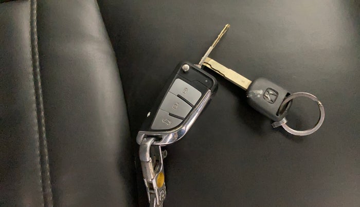 2017 Honda Amaze 1.2L I-VTEC S, Petrol, Manual, 28,471 km, Key Close Up