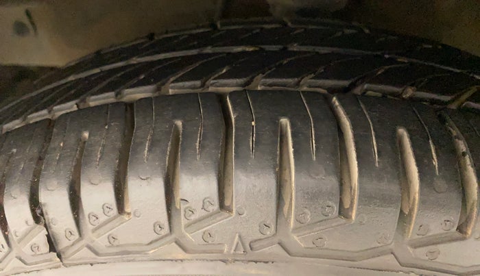 2011 Hyundai i10 SPORTZ 1.2, Petrol, Manual, 59,518 km, Left Front Tyre Tread