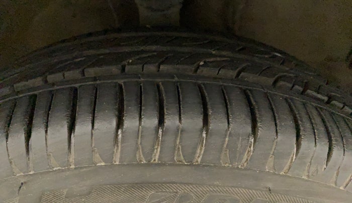 2017 Maruti Wagon R 1.0 VXI + (O) AMT, Petrol, Automatic, 29,785 km, Right Front Tyre Tread