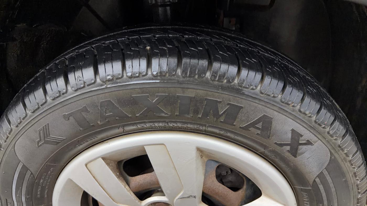 2016 Renault Kwid RXT 1.0, Petrol, Manual, 60,325 km, Right Front Tyre Tread