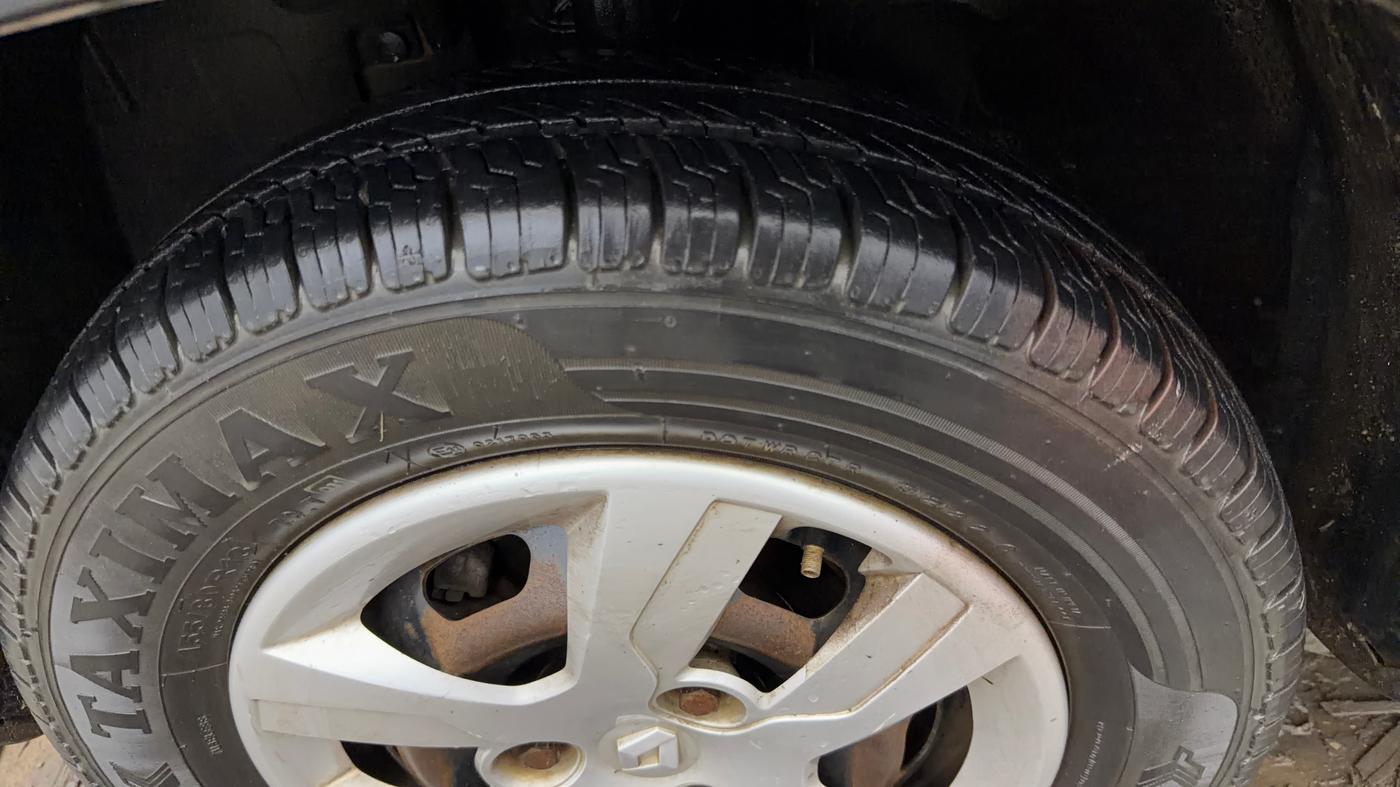 2016 Renault Kwid RXT 1.0, Petrol, Manual, 60,325 km, Left Front Tyre Tread