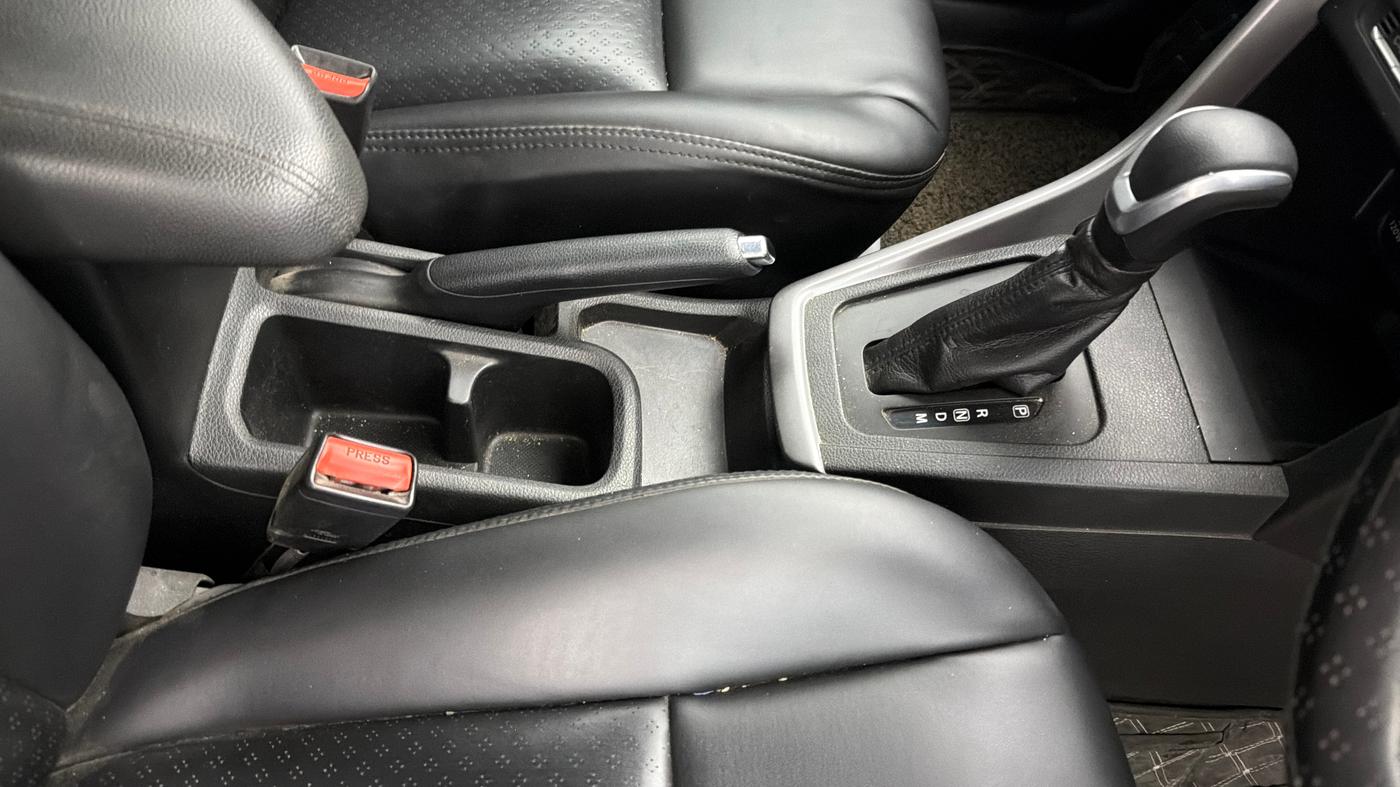 2023 Maruti BREZZA VXI AT SMART HYBRID, Petrol, Automatic, 56,120 km, Gear Lever