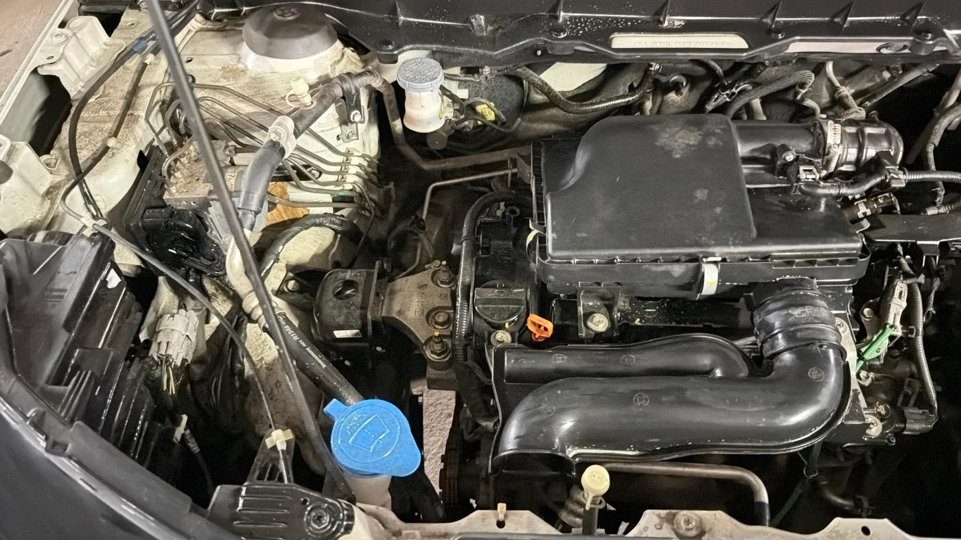 2023 Maruti BREZZA VXI AT SMART HYBRID, Petrol, Automatic, 56,120 km, Engine View - Right