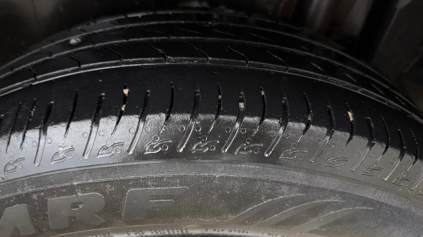 2023 Maruti BREZZA VXI AT SMART HYBRID, Petrol, Automatic, 56,120 km, Left Rear Tyre Tread
