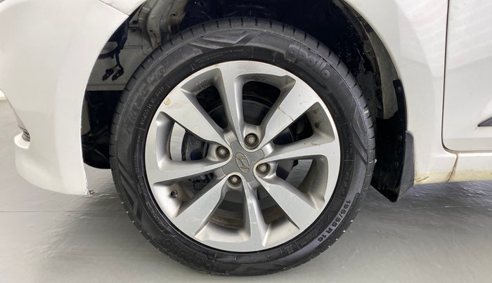 2014 Hyundai Elite i20 SPORTZ 1.2 (O), Petrol, Manual, 59,955 km, Left Front Wheel