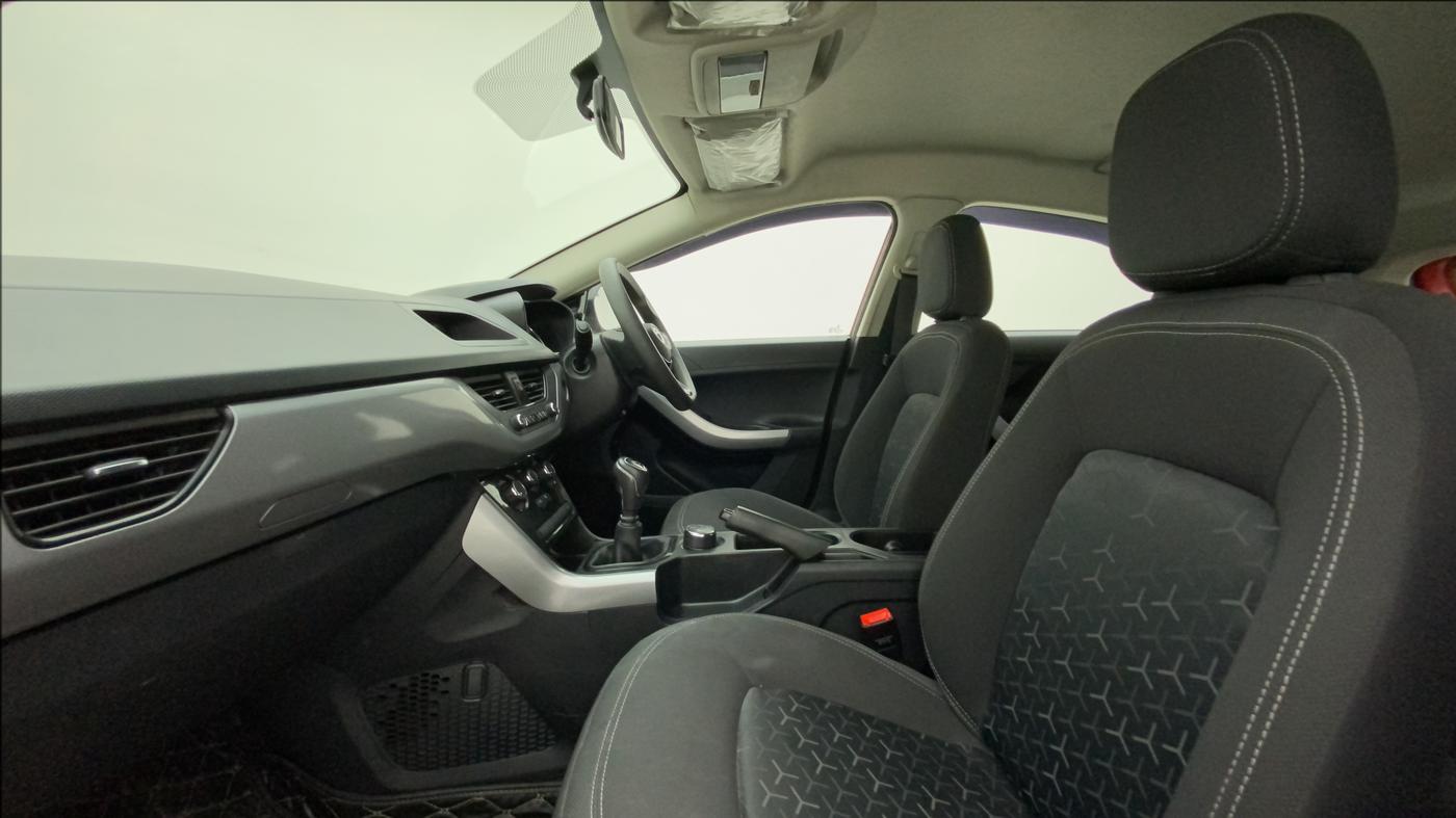 2022 Tata NEXON XM PETROL, Petrol, Manual, 31,286 km, Right Side Front Door Cabin