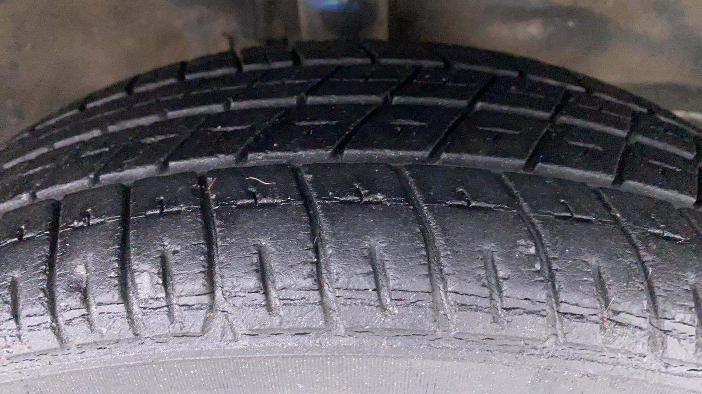 2014 Maruti Wagon R 1.0 VXI, Petrol, Manual, 20,306 km, Right Front Tyre Tread